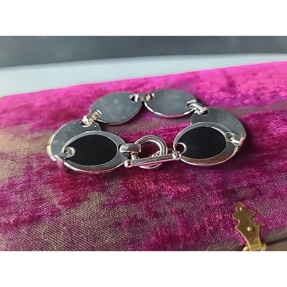 Black Enamel And Silver Tone Metal Link Bracelet With Toggle Closure Vintage - Picture 6 of 10